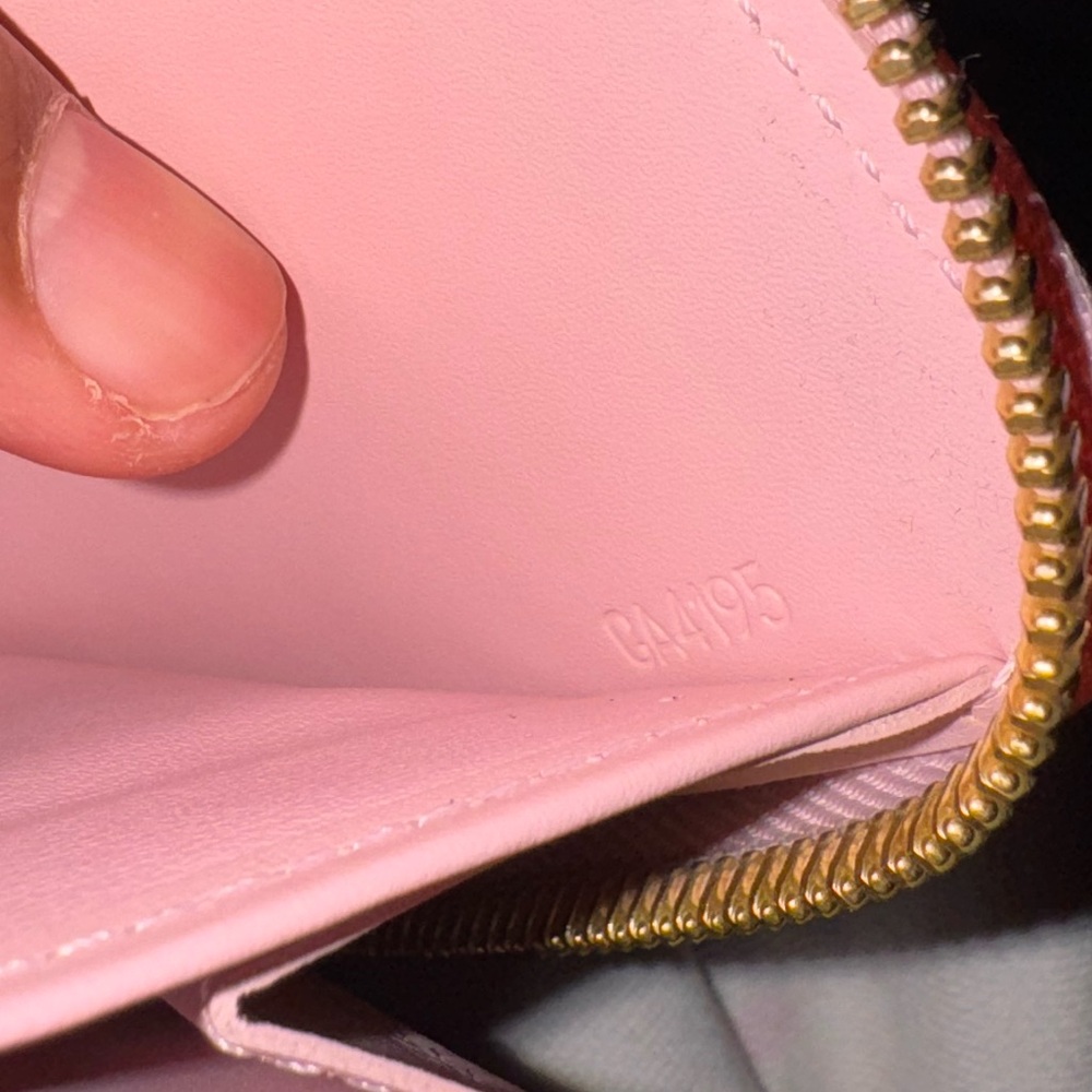 Like NEW 🔥 Pristine condition Louis Vuitton Pink Paten leather zip around Wallet - Picture 6 of 8